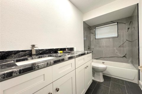 House in Orlando, Florida 3 bedrooms, 200.95 sq.m. № 1279791 - photo 21
