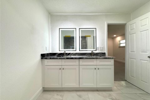House in Orlando, Florida 3 bedrooms, 200.95 sq.m. № 1279791 - photo 14