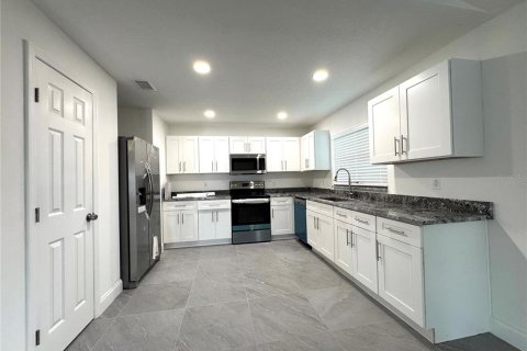 House in Orlando, Florida 3 bedrooms, 200.95 sq.m. № 1279791 - photo 8