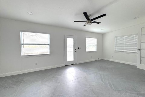 House in Orlando, Florida 3 bedrooms, 200.95 sq.m. № 1279791 - photo 10