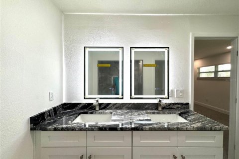 House in Orlando, Florida 3 bedrooms, 200.95 sq.m. № 1279791 - photo 13