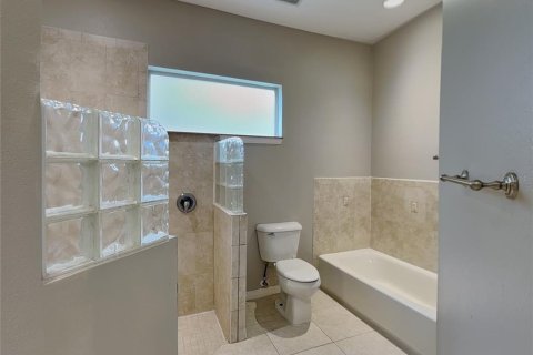 Casa en alquiler en North Port, Florida, 4 dormitorios, 223.34 m2 № 1910970 - foto 11