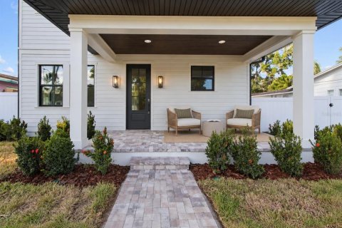 House in Saint Petersburg, Florida 3 bedrooms, 232.53 sq.m. № 2389467 - photo 3