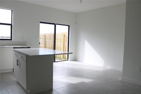 Touwnhouse à vendre à Cutler Bay, Floride: 3 chambres, 123.37 m2 № 2088969 - photo 3