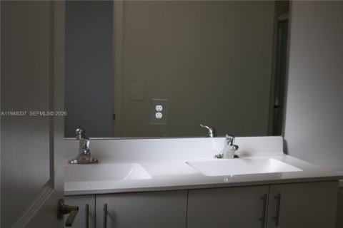 Touwnhouse à vendre à Cutler Bay, Floride: 3 chambres, 123.37 m2 № 2088969 - photo 18