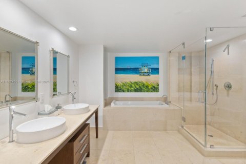 Condo in Miami, Florida, 2 bedrooms  № 1942732 - photo 9
