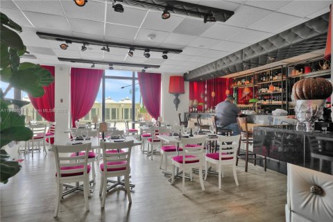 Снять в аренду кондоминиум в Майами-Бич, Флорида 1 спальня, 84.17м2, № 1968455 - фото 25