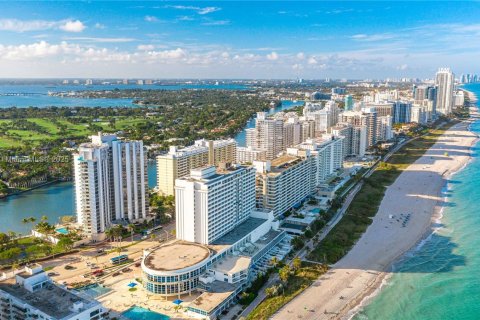 Снять в аренду кондоминиум в Майами-Бич, Флорида 1 спальня, 84.17м2, № 1968455 - фото 2