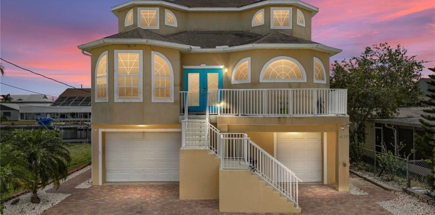 Villa ou maison à Hernando Beach, Floride 4 chambres, 212 m2 № 2283497
