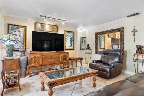 Casa en venta en Hallandale Beach, Florida, 3 dormitorios, 163.42 m2 № 1727294 - foto 6