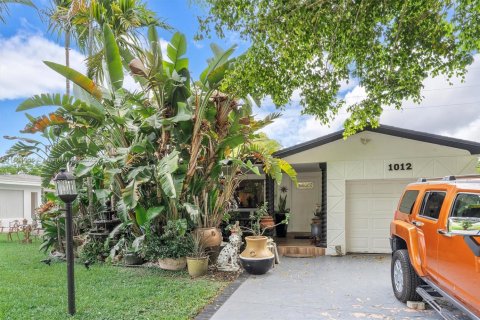 Casa en venta en Hallandale Beach, Florida, 3 dormitorios, 163.42 m2 № 1727294 - foto 1