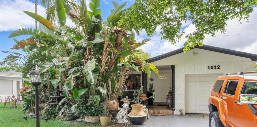 Casa en Hallandale Beach, Florida 3 dormitorios, 163.42 m2 № 1727294