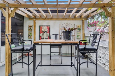 Casa en venta en Hallandale Beach, Florida, 3 dormitorios, 163.42 m2 № 1727294 - foto 17