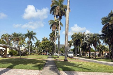 Casa en venta en Hallandale Beach, Florida, 3 dormitorios, 163.42 m2 № 1727294 - foto 22