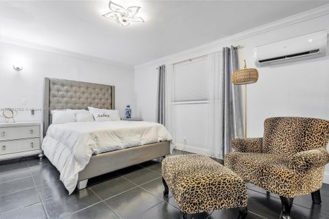 Casa en venta en Hallandale Beach, Florida, 3 dormitorios, 163.42 m2 № 1727294 - foto 9