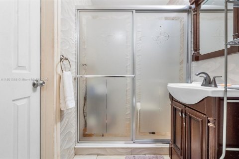 Casa en venta en Hallandale Beach, Florida, 3 dormitorios, 163.42 m2 № 1727294 - foto 12