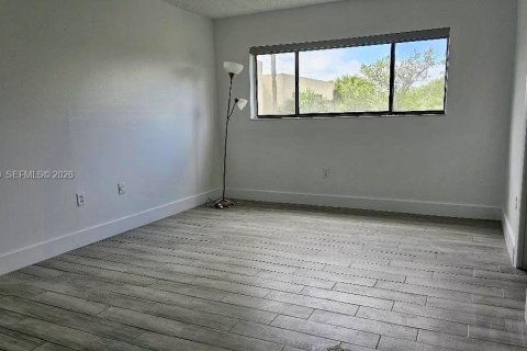 Copropriété à louer à Miami, Floride: 3 chambres, 96.62 m2 № 2060766 - photo 5