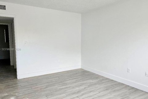 Copropriété à louer à Miami, Floride: 3 chambres, 96.62 m2 № 2060766 - photo 9