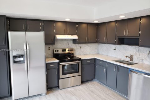 Condo à Miami, Floride, 3 chambres  № 2060766