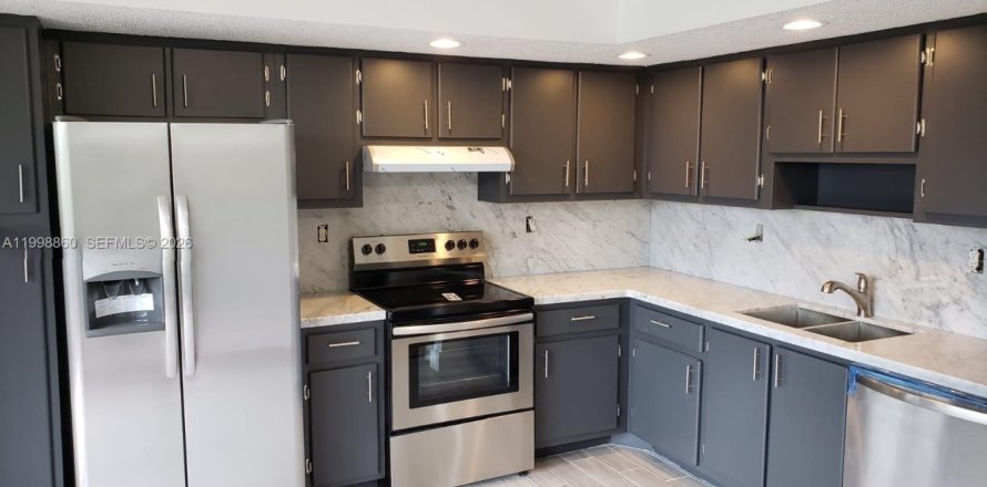 Condo à Miami, Floride, 3 chambres  № 2060766