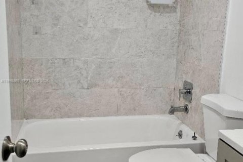 Copropriété à louer à Miami, Floride: 3 chambres, 96.62 m2 № 2060766 - photo 13