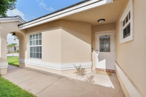 Casa en venta en Davie, Florida, 2 dormitorios, 114.83 m2 № 2177421 - foto 5
