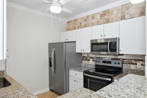 Condo in Bradenton, Florida, 2 bedrooms  № 2150795 - photo 17