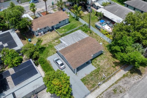 House in Miami, Florida 5 bedrooms, 223.15 sq.m. № 1920893 - photo 6