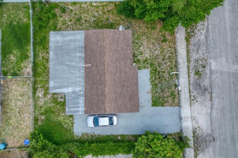 House in Miami, Florida 5 bedrooms, 223.15 sq.m. № 1920893 - photo 7