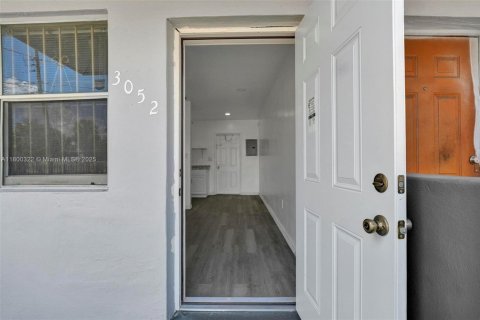 House in Miami, Florida 5 bedrooms, 223.15 sq.m. № 1920893 - photo 26