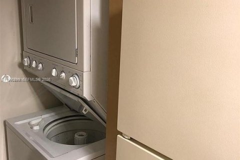 Купить кондоминиум в Хайалиа, Флорида 2 спальни, 90.67м2, № 2171428 - фото 2