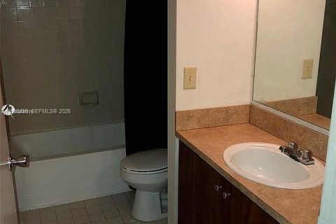 Купить кондоминиум в Хайалиа, Флорида 2 спальни, 90.67м2, № 2171428 - фото 3