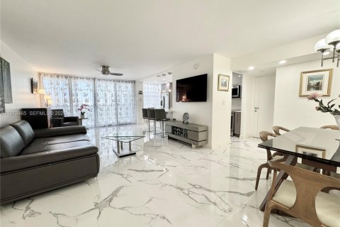 Condominio en venta en Sunny Isles Beach, Florida, 2 dormitorios, 138.24 m2 № 2044471 - foto 10