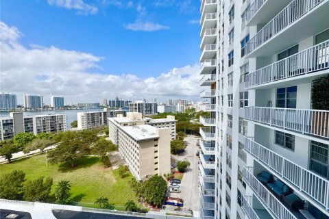 Condominio en venta en Sunny Isles Beach, Florida, 2 dormitorios, 138.24 m2 № 2044471 - foto 5