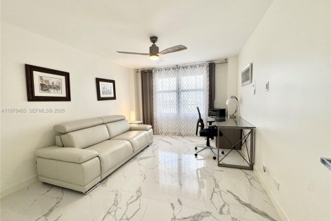 Condominio en venta en Sunny Isles Beach, Florida, 2 dormitorios, 138.24 m2 № 2044471 - foto 28