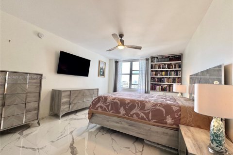 Condominio en venta en Sunny Isles Beach, Florida, 2 dormitorios, 138.24 m2 № 2044471 - foto 19