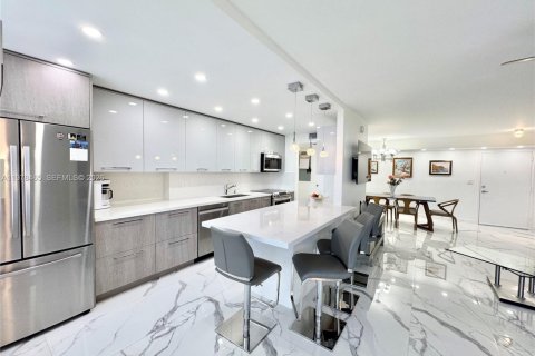 Condominio en venta en Sunny Isles Beach, Florida, 2 dormitorios, 138.24 m2 № 2044471 - foto 14