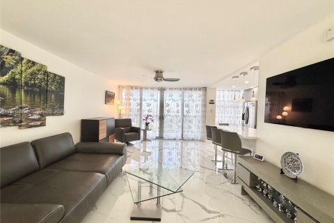 Condominio en venta en Sunny Isles Beach, Florida, 2 dormitorios, 138.24 m2 № 2044471 - foto 8