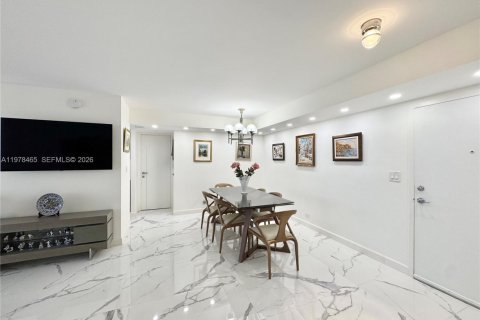 Condominio en venta en Sunny Isles Beach, Florida, 2 dormitorios, 138.24 m2 № 2044471 - foto 11