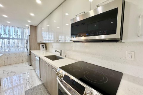 Condominio en venta en Sunny Isles Beach, Florida, 2 dormitorios, 138.24 m2 № 2044471 - foto 16