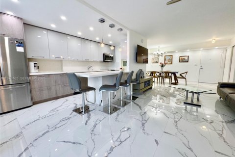 Condominio en venta en Sunny Isles Beach, Florida, 2 dormitorios, 138.24 m2 № 2044471 - foto 13