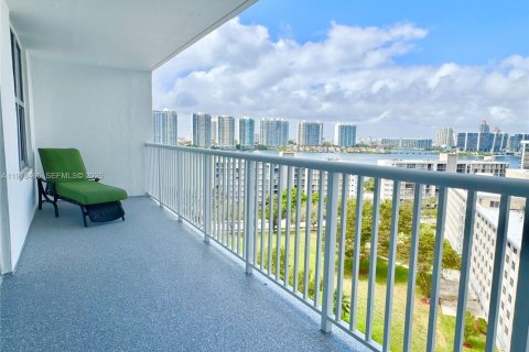 Condominio en venta en Sunny Isles Beach, Florida, 2 dormitorios, 138.24 m2 № 2044471 - foto 6
