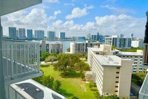 Condominio en venta en Sunny Isles Beach, Florida, 2 dormitorios, 138.24 m2 № 2044471 - foto 3