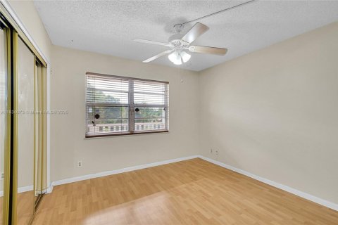 Condo in Coral Springs, Florida, 2 bedrooms № 1936793 - photo 13