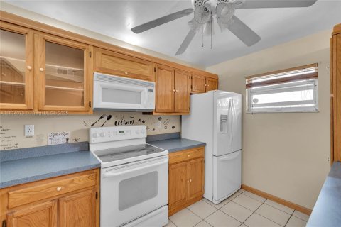 Condo in Coral Springs, Florida, 2 bedrooms № 1936793 - photo 5