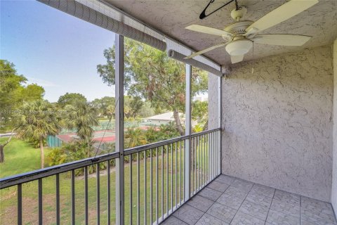 Condo in Coral Springs, Florida, 2 bedrooms № 1936793 - photo 22