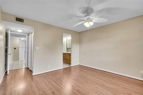 Condo in Coral Springs, Florida, 2 bedrooms № 1936793 - photo 12