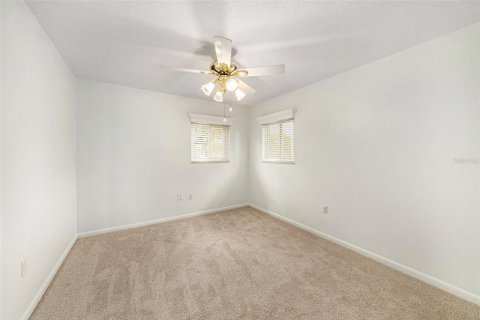 Casa en venta en Palm Harbor, Florida, 4 dormitorios, 215.9 m2 № 1771165 - foto 15