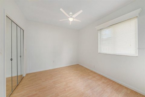 Casa en venta en Palm Harbor, Florida, 4 dormitorios, 215.9 m2 № 1771165 - foto 12