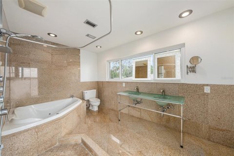 Casa en venta en Palm Harbor, Florida, 4 dormitorios, 215.9 m2 № 1771165 - foto 11